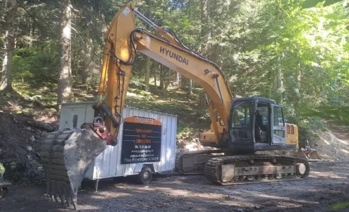 Pelle 21 tonnes + cabane de chantier 