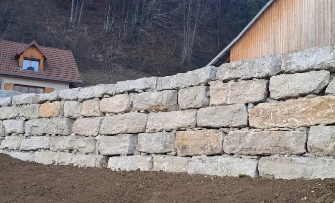 Création d'un enrochement à St Christophe la Grotte